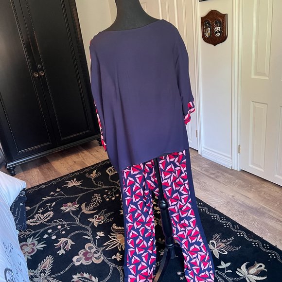 Laurel Matching Red & Navy Geometric Set - Picture 2 of 2